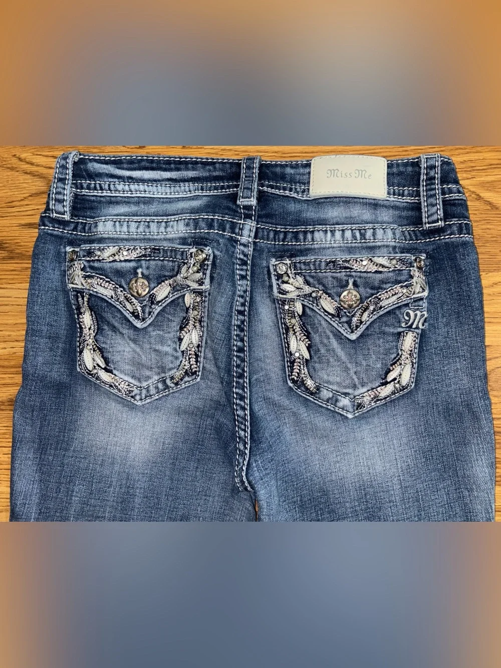 Miss Me Curvy Ankle Skinny Jeans Women’s Size 29x27 Distressed Rhinestone Pearls - Picture 2 of 16